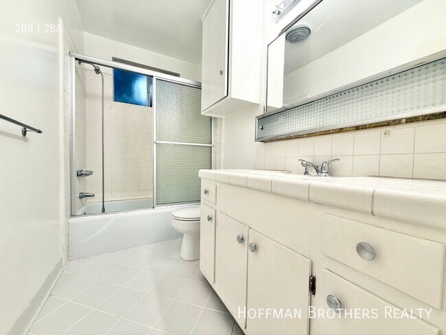 Foto del edificio - 1036 N Crescent Heights Blvd