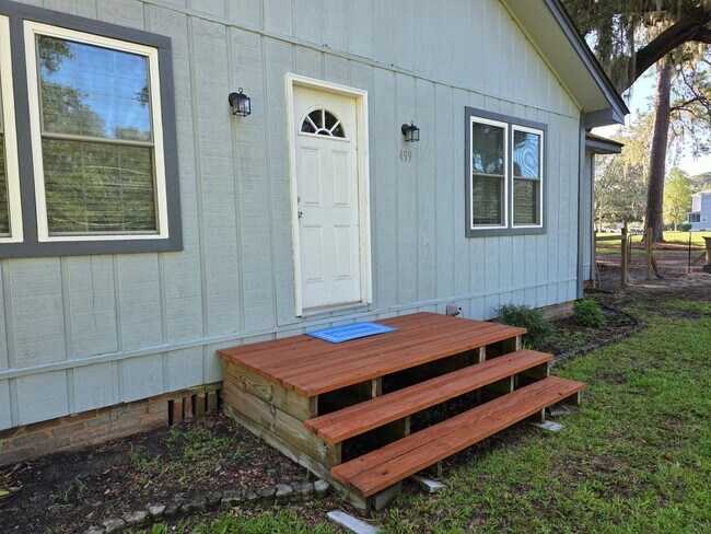 Foto del edificio - Country Living with Beautiful Oak Trees on Acreage!