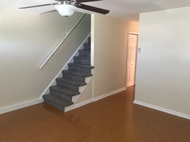 Living Room bamboo flooring - 35 Trenton Ct