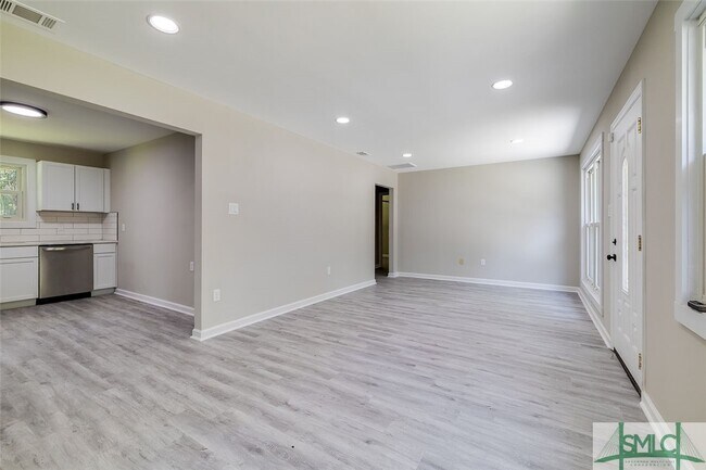 Building Photo - 2137 Cowan Ave
