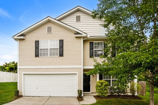 Building Photo - 8525 Emerald Fern Way
