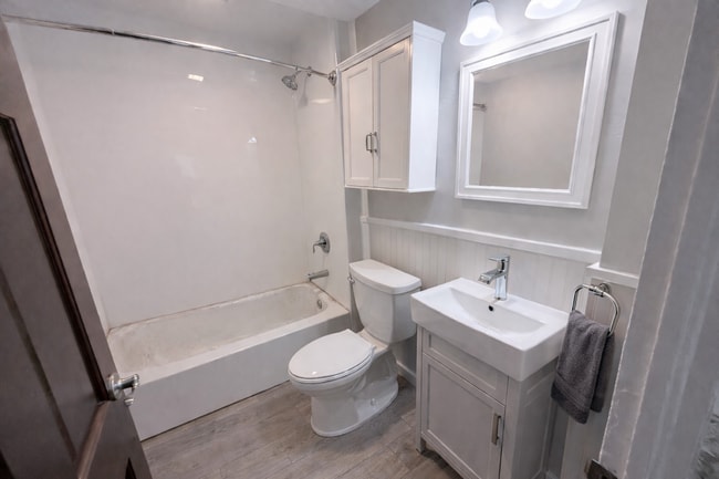 Building Photo - 3 Bedroom 1 Bath Single Family Home