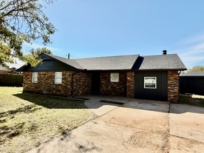 Building Photo - 2104 Linwood Pl