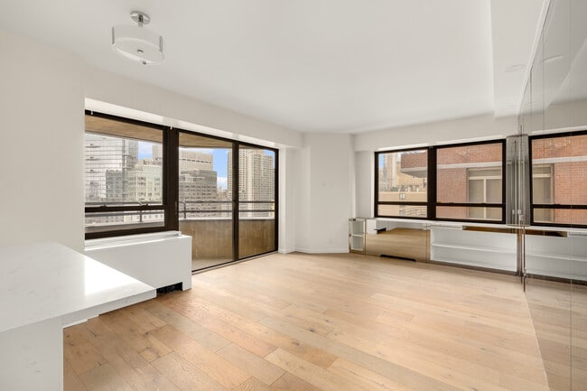 Building Photo - 240 E 47th St