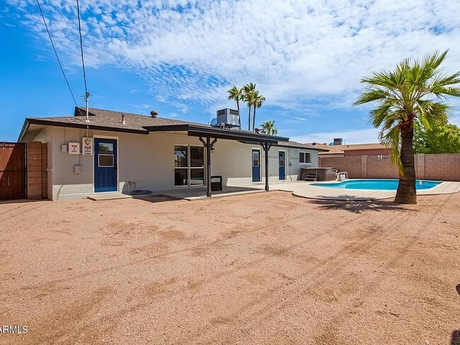 Building Photo - 4215 W Townley Ave