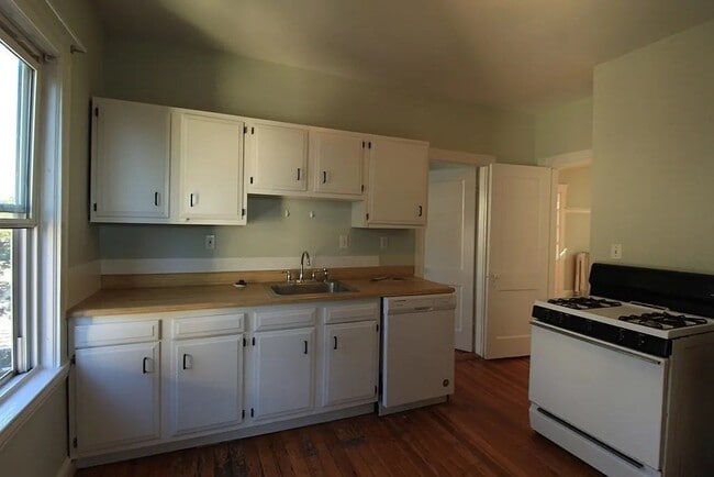 Building Photo - 34 Belknap St