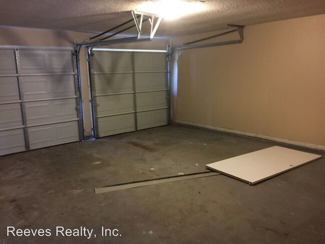 Building Photo - 413 Flame Ct
