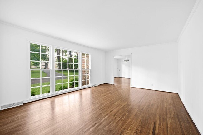 Foto del edificio - Charming 3BR/2.5BA Ranch-Style Home in the...