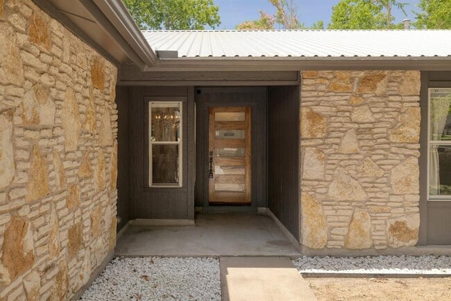 Building Photo - 2205 Trede Dr