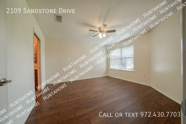 Building Photo - 2109 Sandstone Dr
