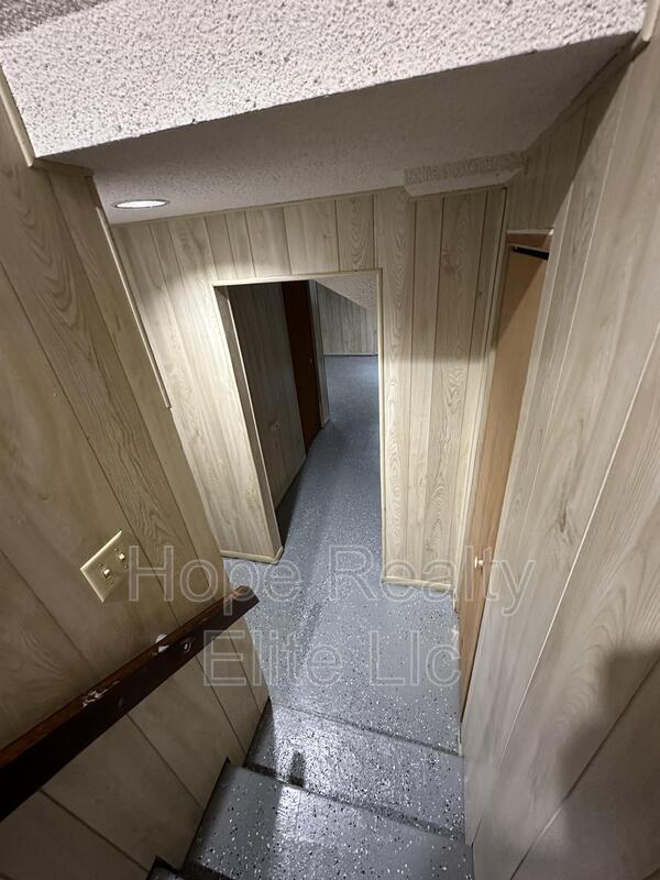 Building Photo - 5860 Del Paz Dr