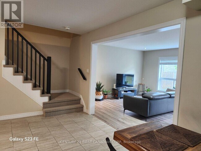 Photo du bâtiment - 1220 Riverbend Rd