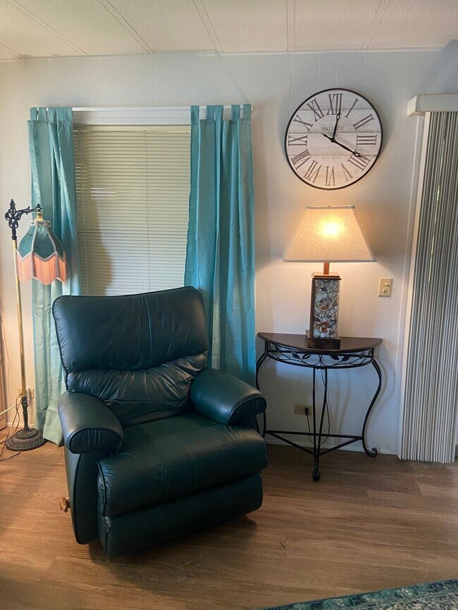 Building Photo - Spacious Home in peaceful Cul-de-sac
