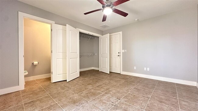Building Photo - 13420 Lyndhurst St