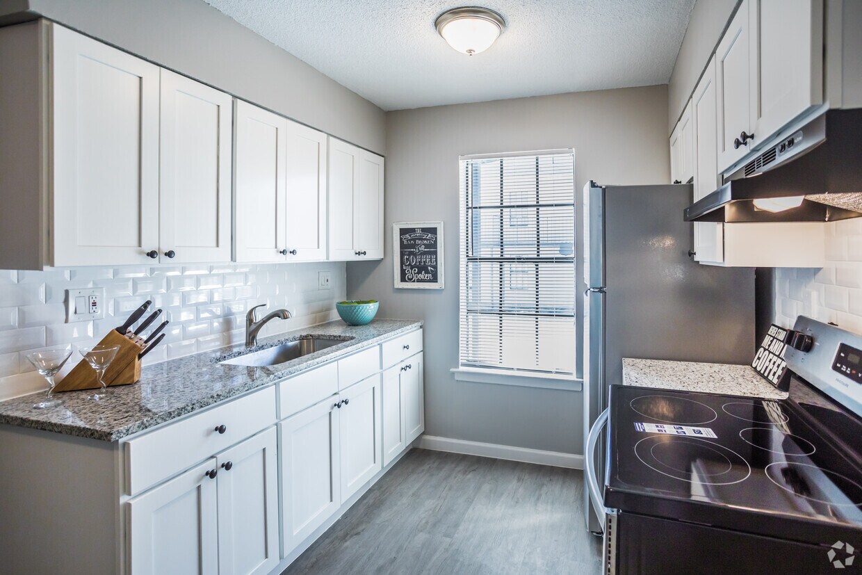 Foto principal - Addison Apartments III