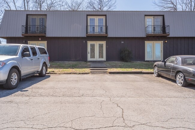 Building Photo - 2110 Ashland City Rd