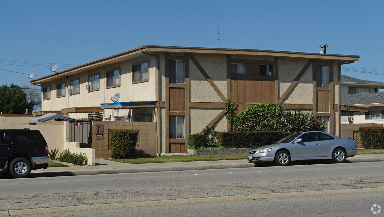 Primary Photo - 2977 N Garey Ave