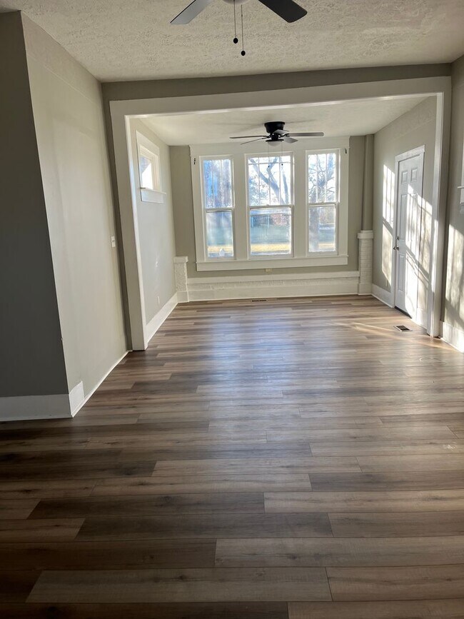 Foto del edificio - 100 S Main Ave