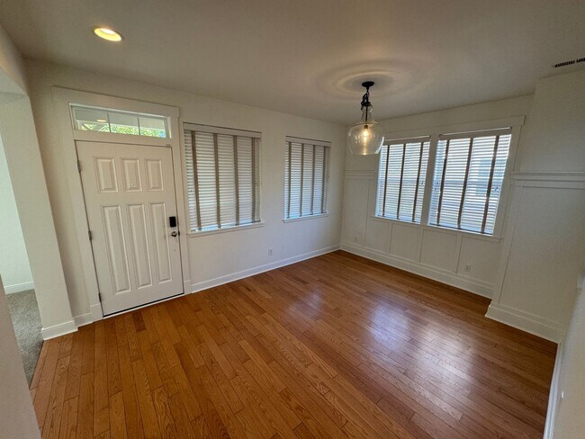 Foto del edificio - Gorgeous 3 bedroom 3 bathroom home in Mill Creek AVAILABLE NOW