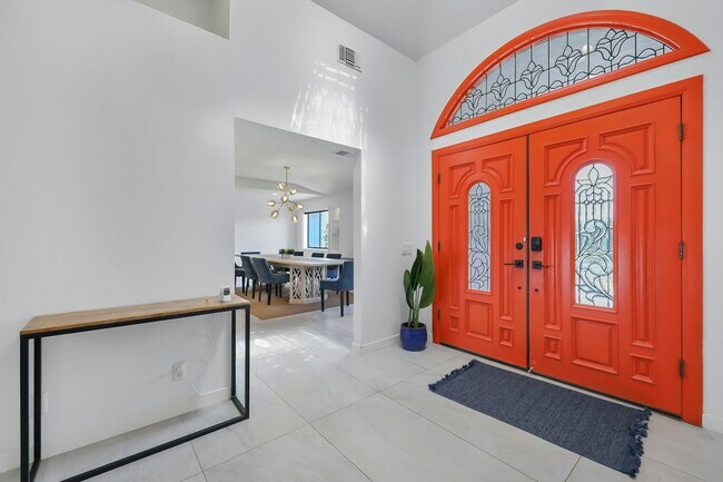 Foto del edificio - 1045 E Deepak Rd