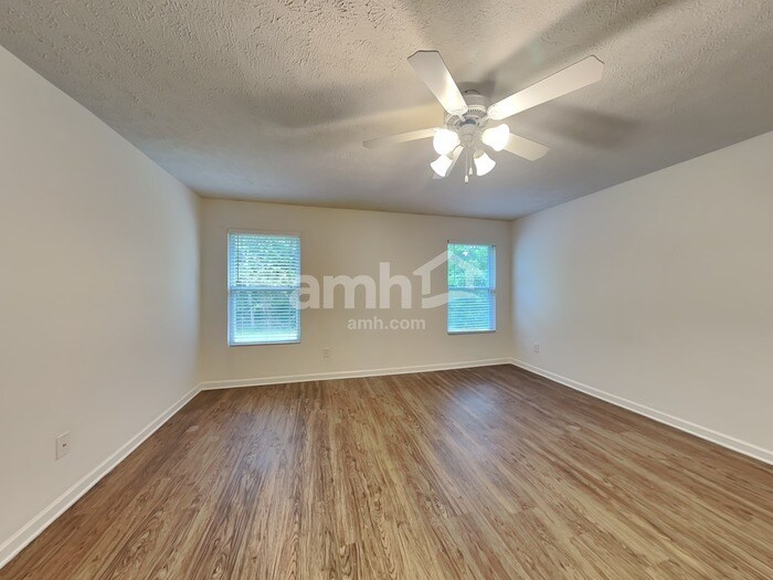 Foto principal - 617 Creek Oak Dr