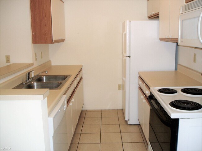 Building Photo - 305 Birch St