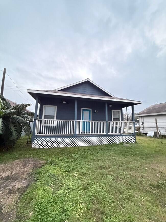 Building Photo - 7813 Canal St