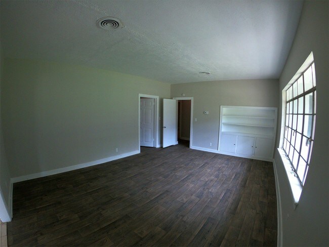 Building Photo - 4560 Meadow Ridge Dr