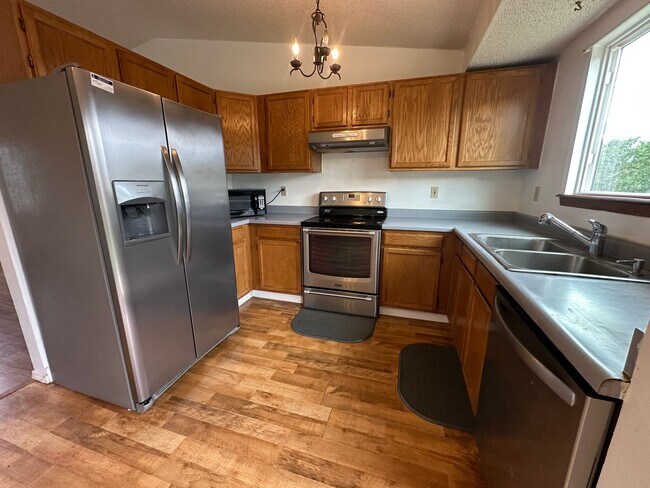 Foto del edificio - 3 Bed 2 Bath Home Minutes From Fort Carson...