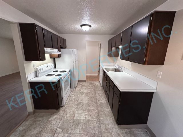 Foto del edificio - 6498 Lowry Dr