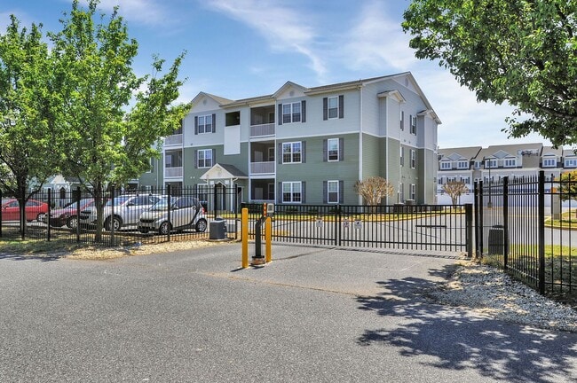 Building Photo - Charming 2-Bedroom Condo for Rent – Your P...