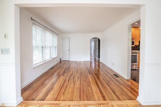 Building Photo - 618 Scott Cir