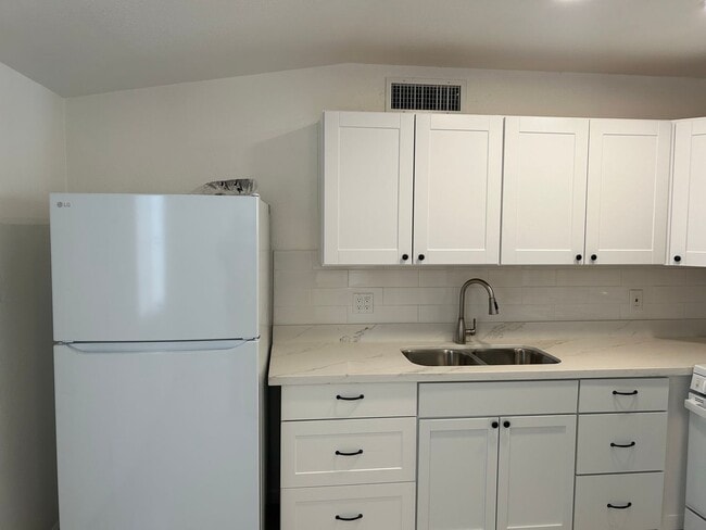 Building Photo - DESERT VIEW!  Move In Ready