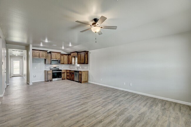 Building Photo - Brand new duplex!