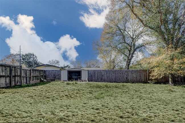 Foto del edificio - 611 Kenney St