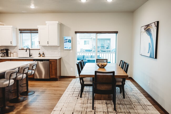 Foto del edificio - 5513 S Dubuque Ave