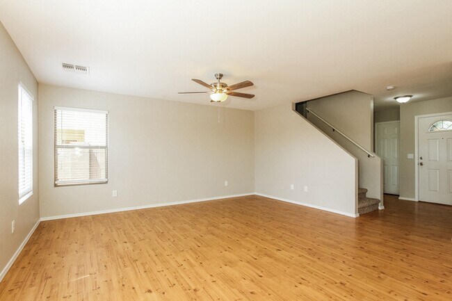 Foto del edificio - 8421 E Lindner Ave