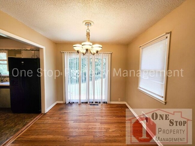 Foto del edificio - Beautiful 3 Bedroom 2.5 Bathroom Home in R...