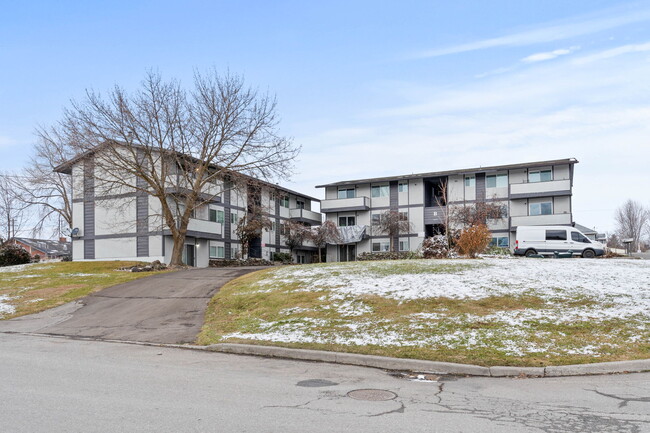 Foto del edificio - Riverside Pines Apartments