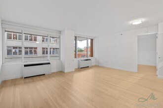 Building Photo - 60 W 23 St