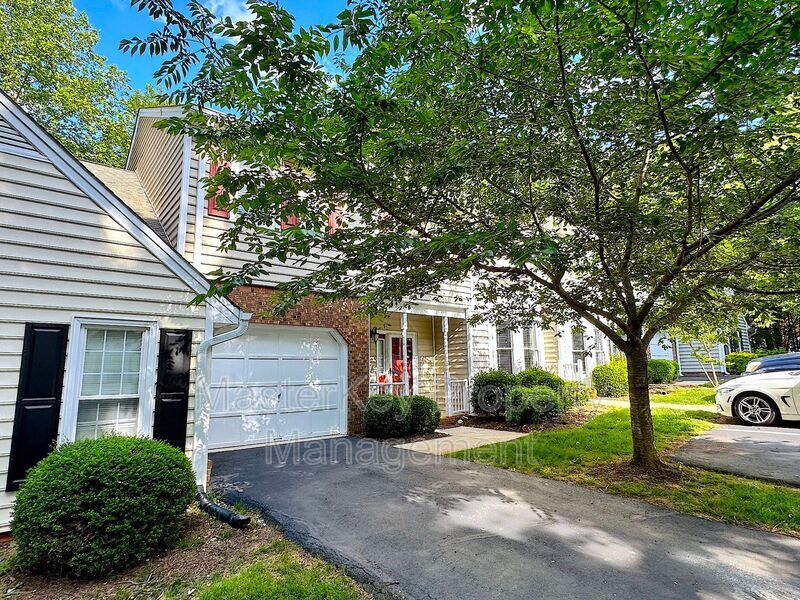 Foto principal - 103 James River Rd