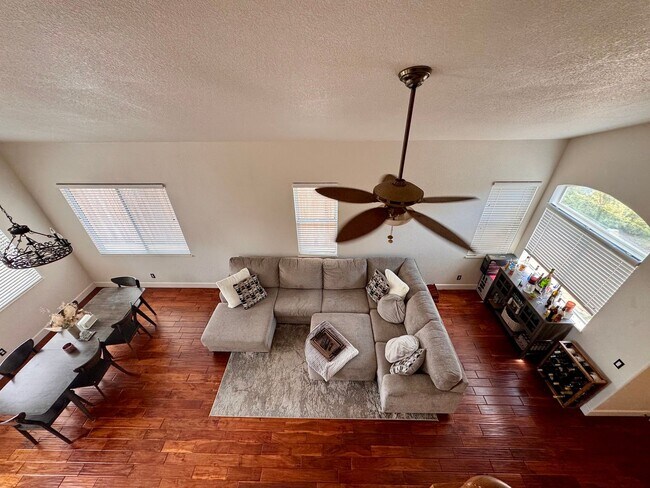 Building Photo - Spacious Home in the sought after The Arbo...