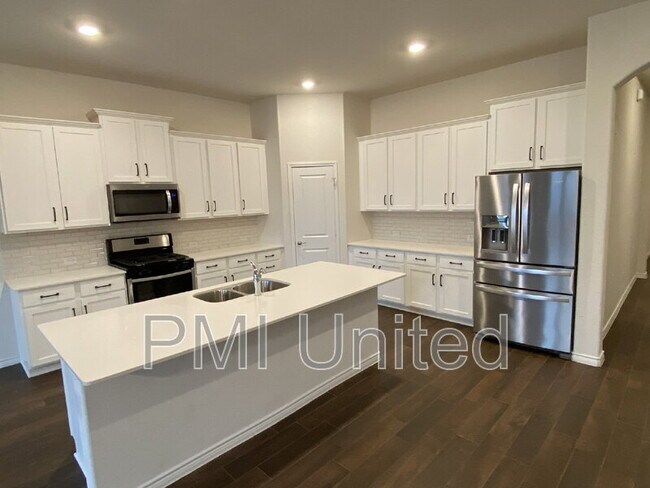 Foto del edificio - 2920 Brady Starr Dr