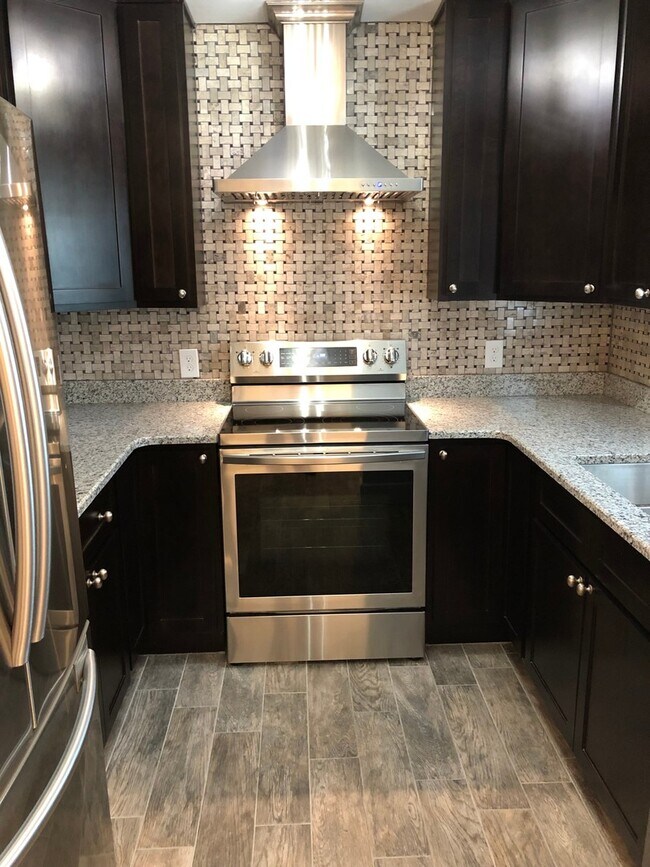 Foto del edificio - Remodeled & Updated 1/1 House Located in W...