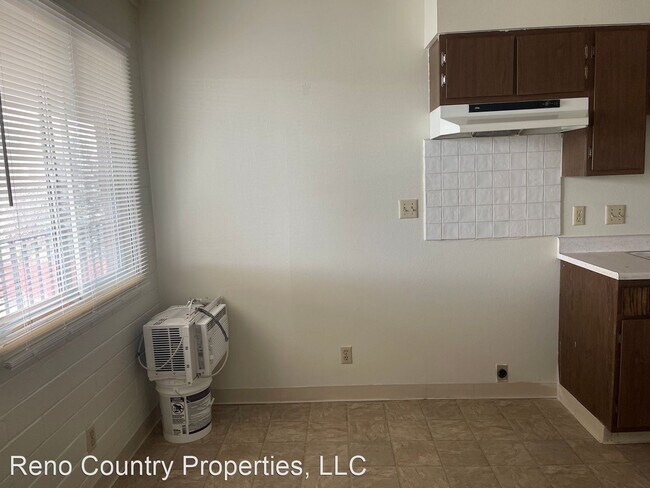 Building Photo - 1 br, 1 bath House - 218 3rd St Apt D