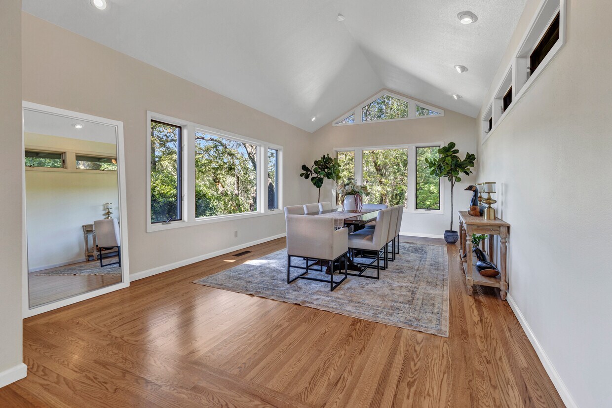 Foto principal - 4444 Redwood Rd