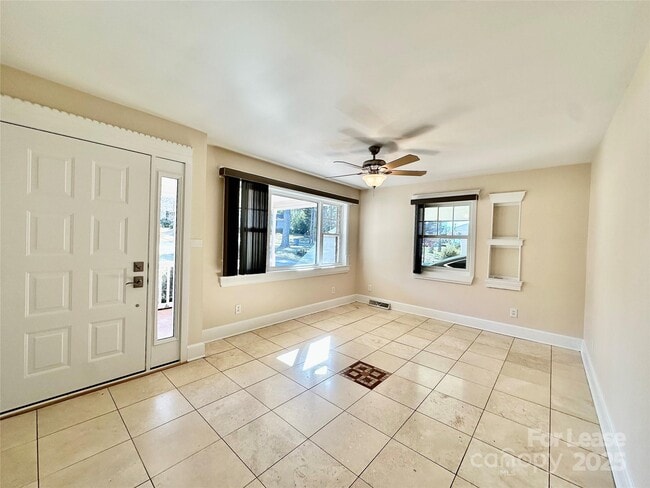 Building Photo - 2063 Eaton Rd