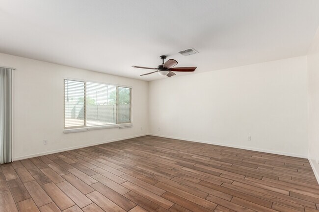 Foto del edificio - 25548 W Euclid Ave