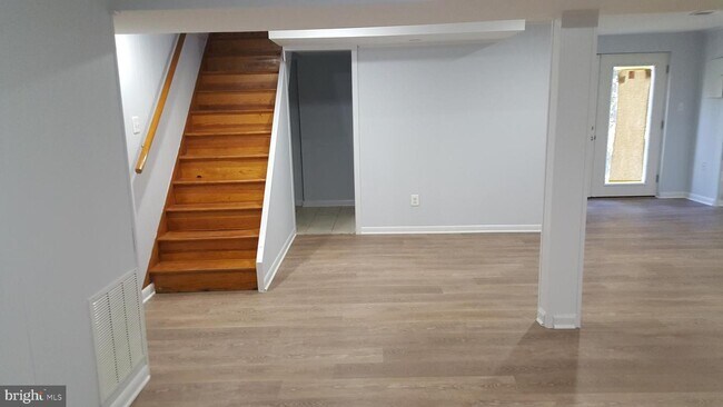 Building Photo - 802 Caddington Ave