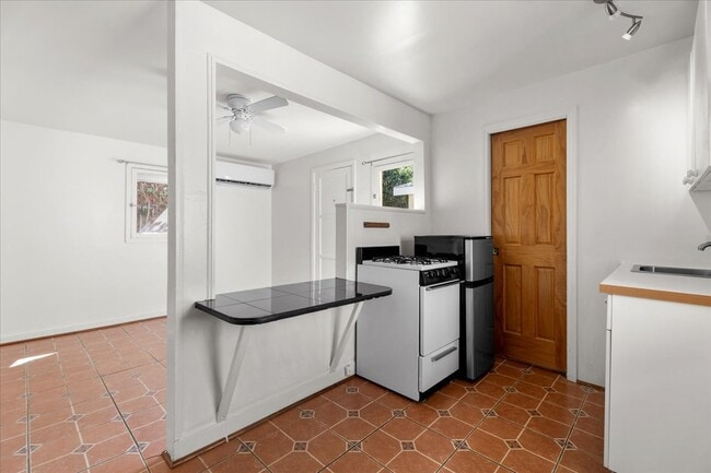 Building Photo - 4044 Huron Ave